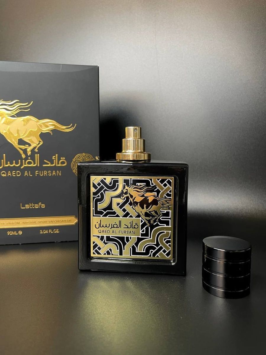 Lattafa qaed al fursan. Qaed al Fursan Парфюм. Lattafa Parfums Qaed al Fursan. Арабские духи Qaed al Fursan Unlimited. Шейх Аль Фурсан Парфюм.