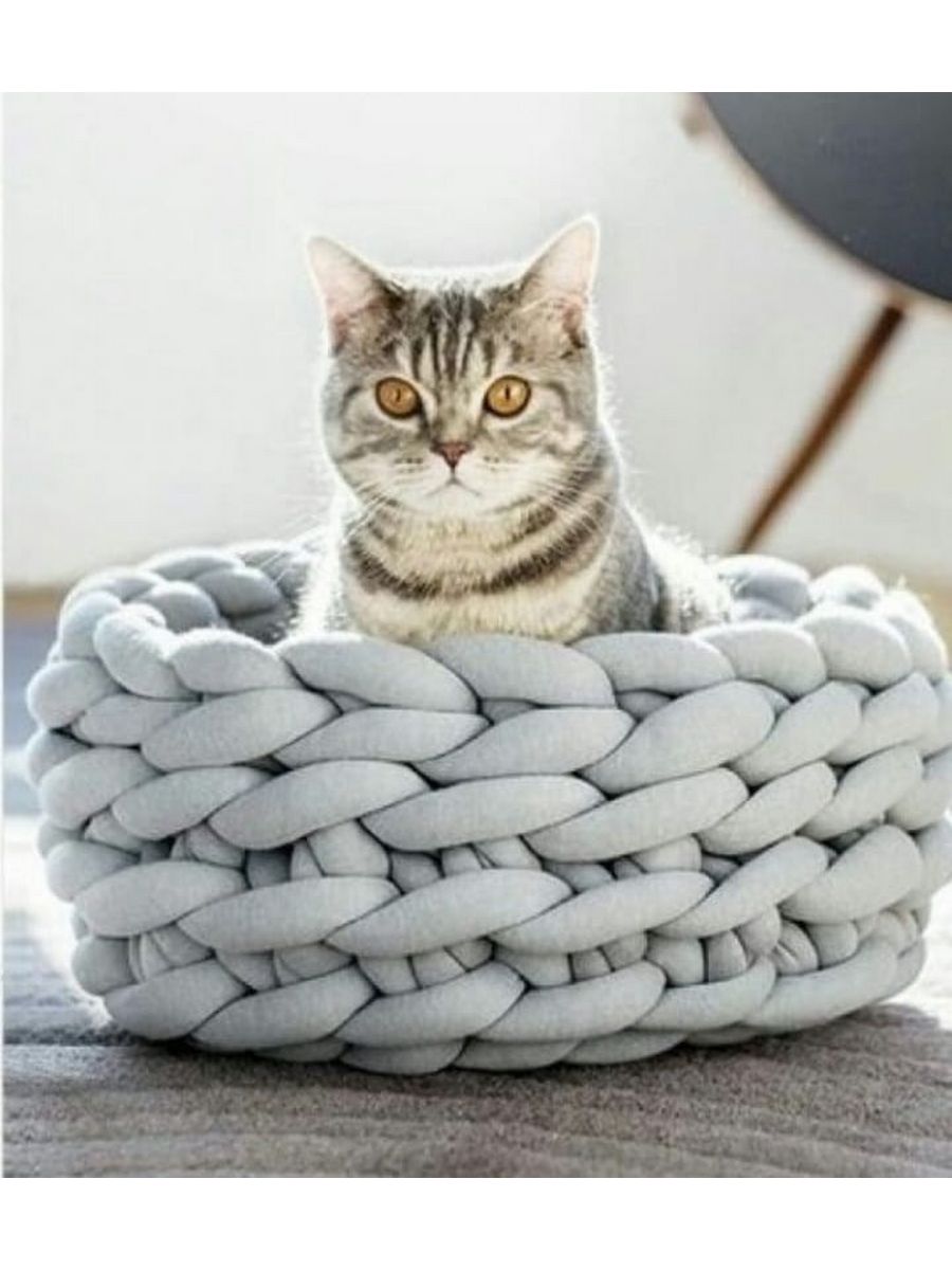 Вязаный лежак для кошки