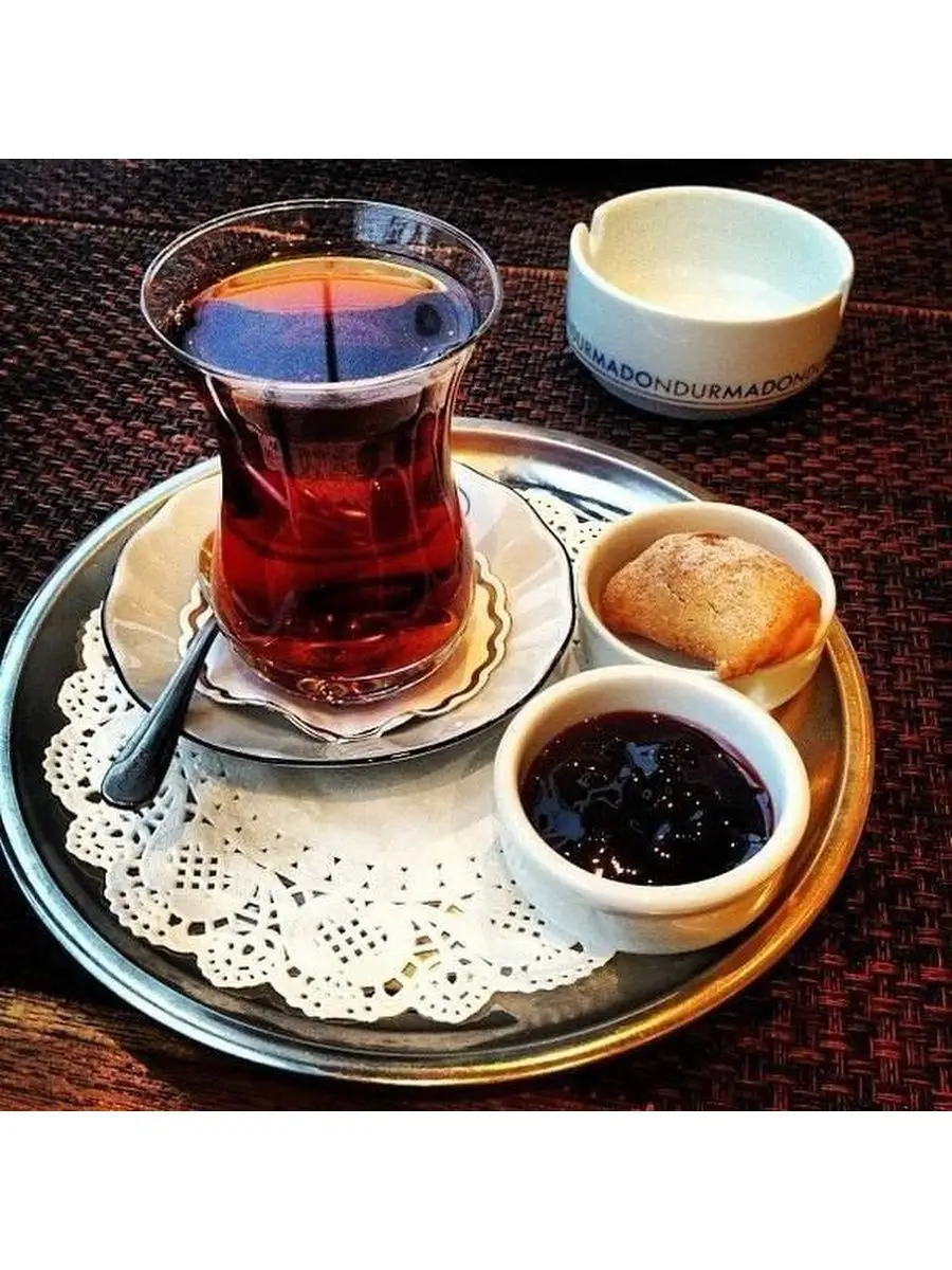 3 2 стакана чая. Чай армуды стакан Азербайджан. Азербайджанский чай армуду. Чай азербайджанский армуд стакан. Чай армуды Октай.