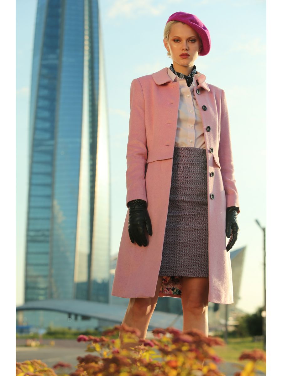 Розовое пальто. Девушка в розовом пальто. Розовое пальто СССР. Блондинка в розовом пальто.