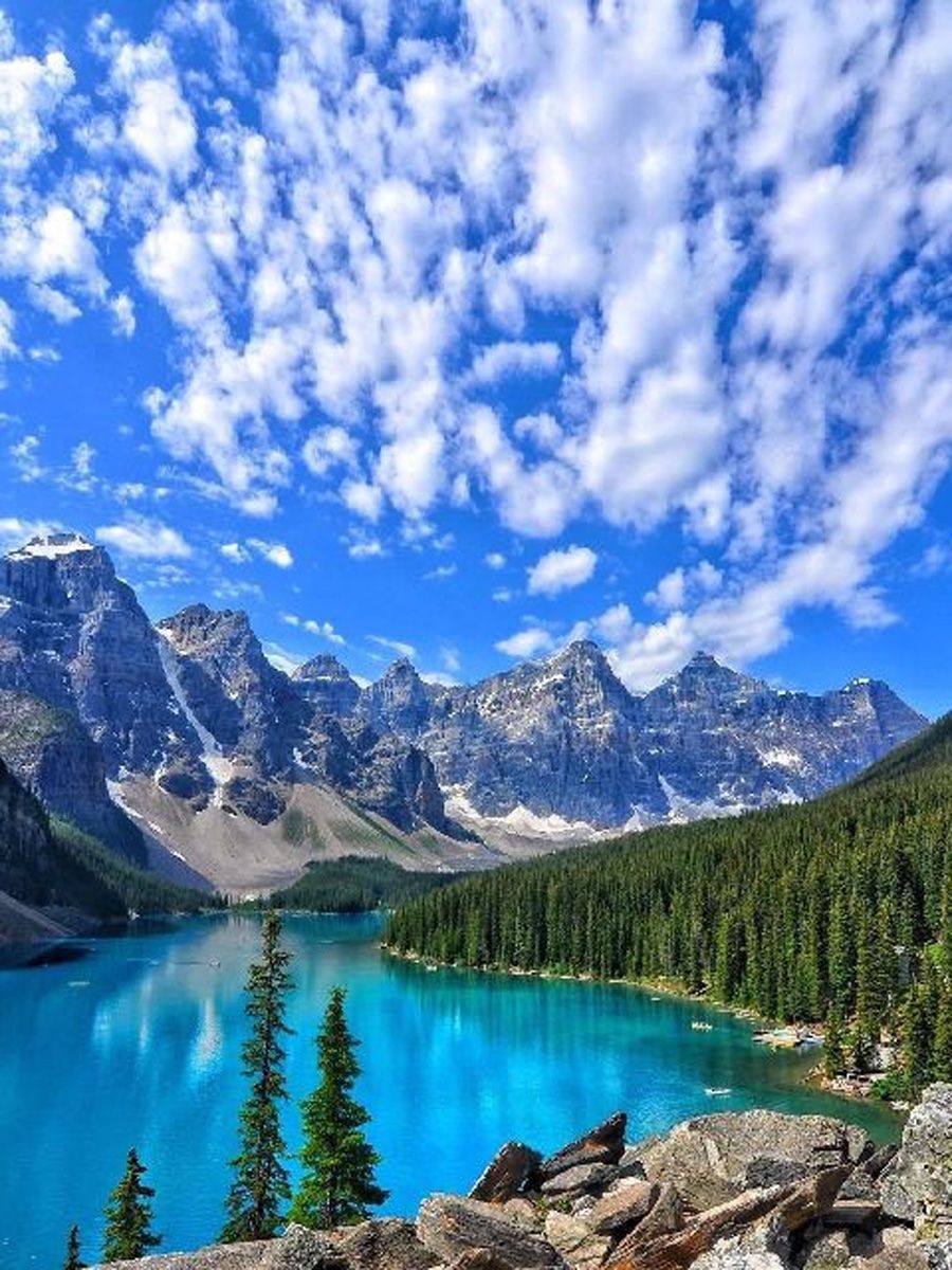 Горное озеро. Ледниковое озеро Морейн, Канада. Горы Канады Морейн. Озеро в Канаде Морейн горное. Озеро Морейн Канада фото.