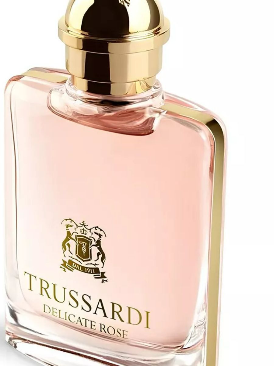 Труссарди деликат роуз отзывы. Trussardi delicate Rose EDT 50 мл. Труссарди Деликат Роуз 100. Туалетная вода Труссарди Деликейт Роуз 30 мл. Trussardi delicate Rose тестер.