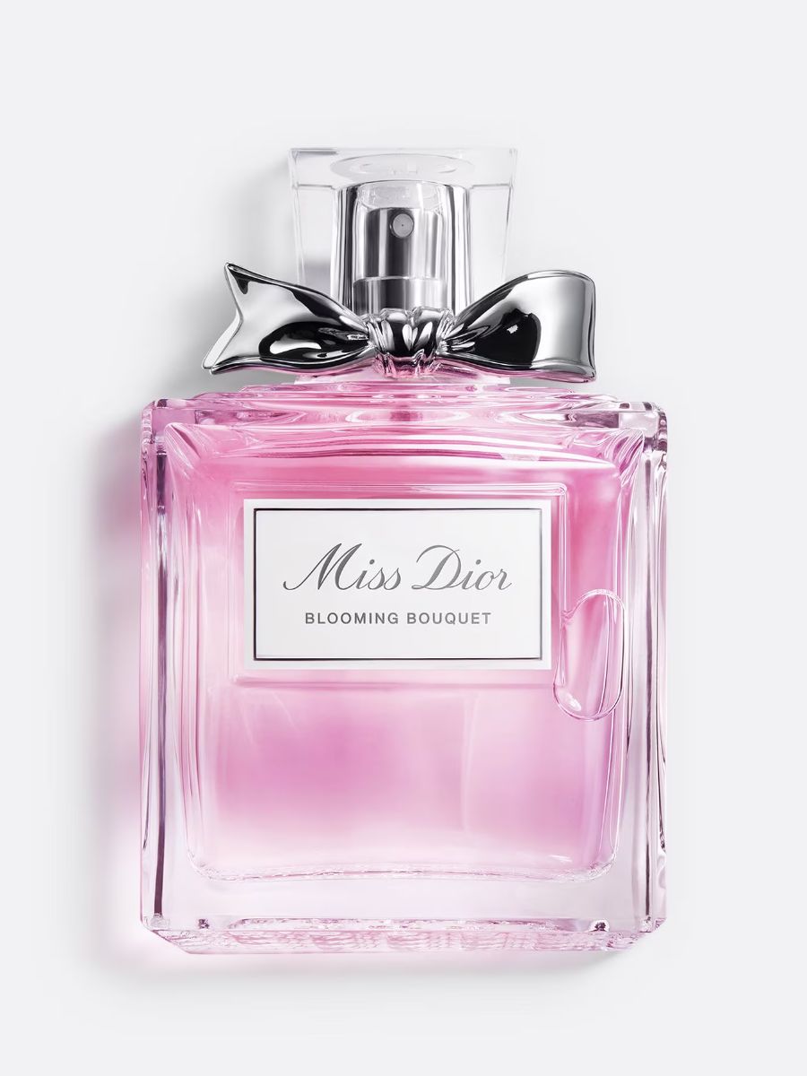 Мисс диор блуминг описание аромата. Miss Dior Eau de Toilette 30ml. Диор Блуминг букет. Духи Miss Dior absolutely Blooming. Мисс диор Блуминг букет.